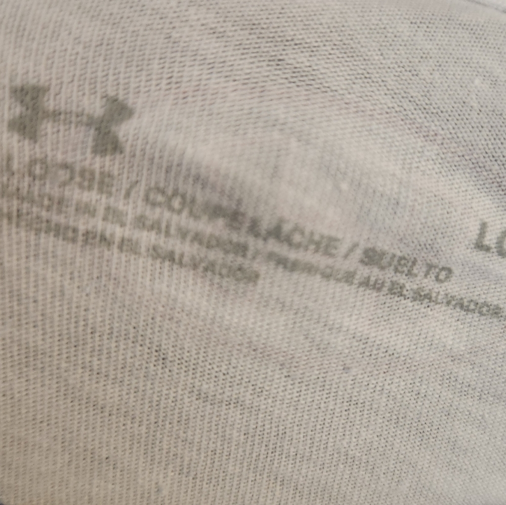 Men's Under Armour T -Shirt. Size Large.